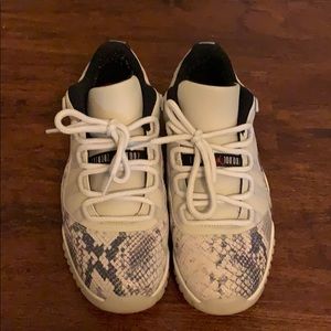 Air Jordan 11 Retro Low LE